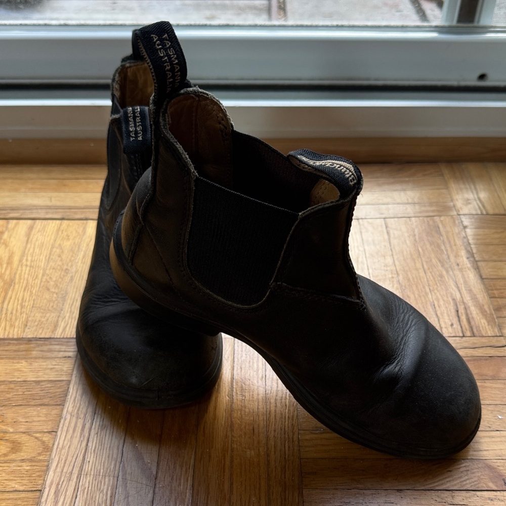 Blundstone Dark Leather Chelsea Boots